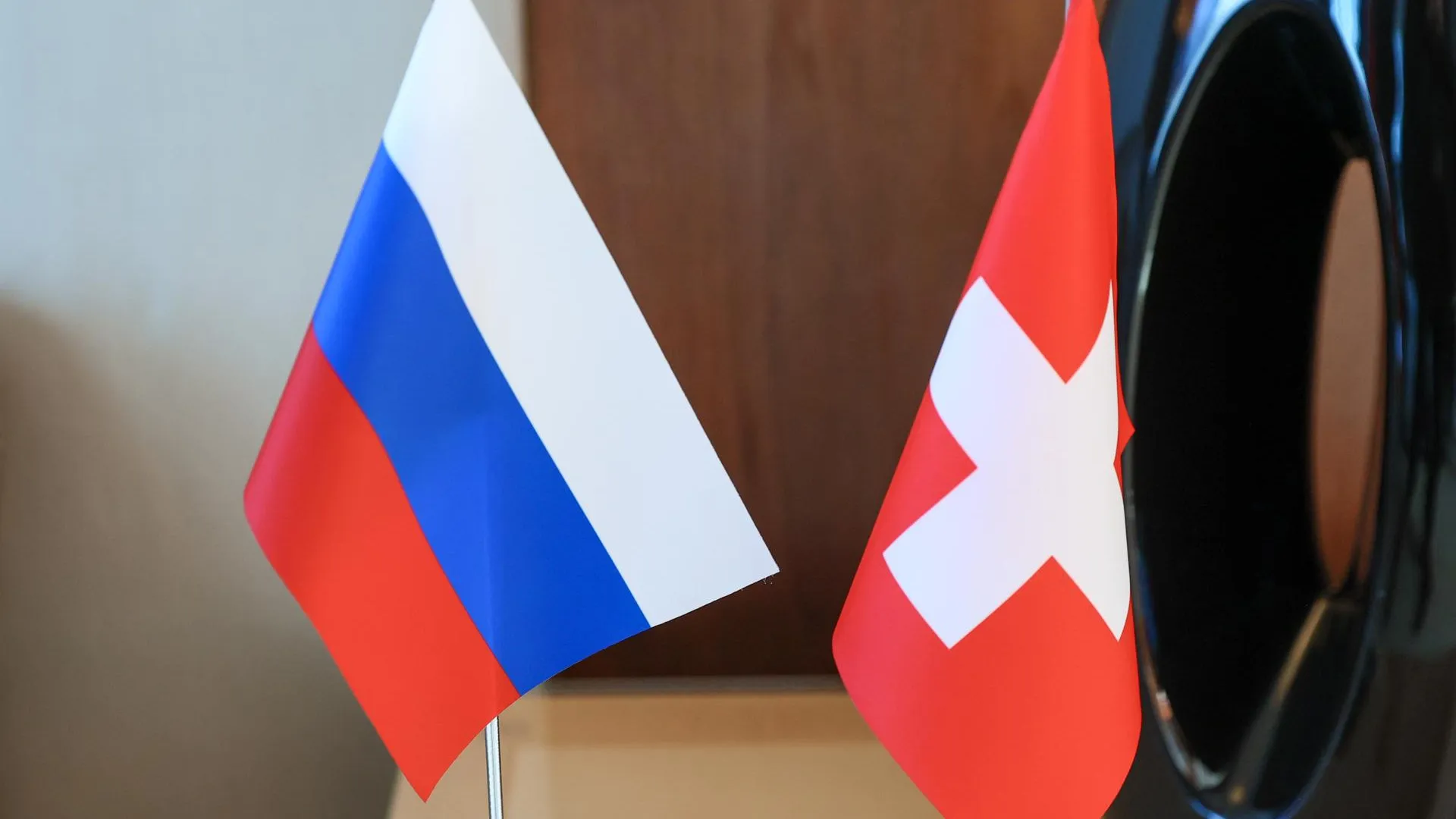 Сенат Швейцарии предложил использовать замороженные активы РФ для Украины