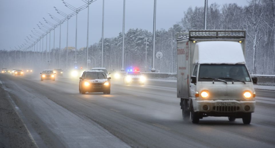 Водителей просят не выезжать на трассу М-11 из-за сильного снегопада