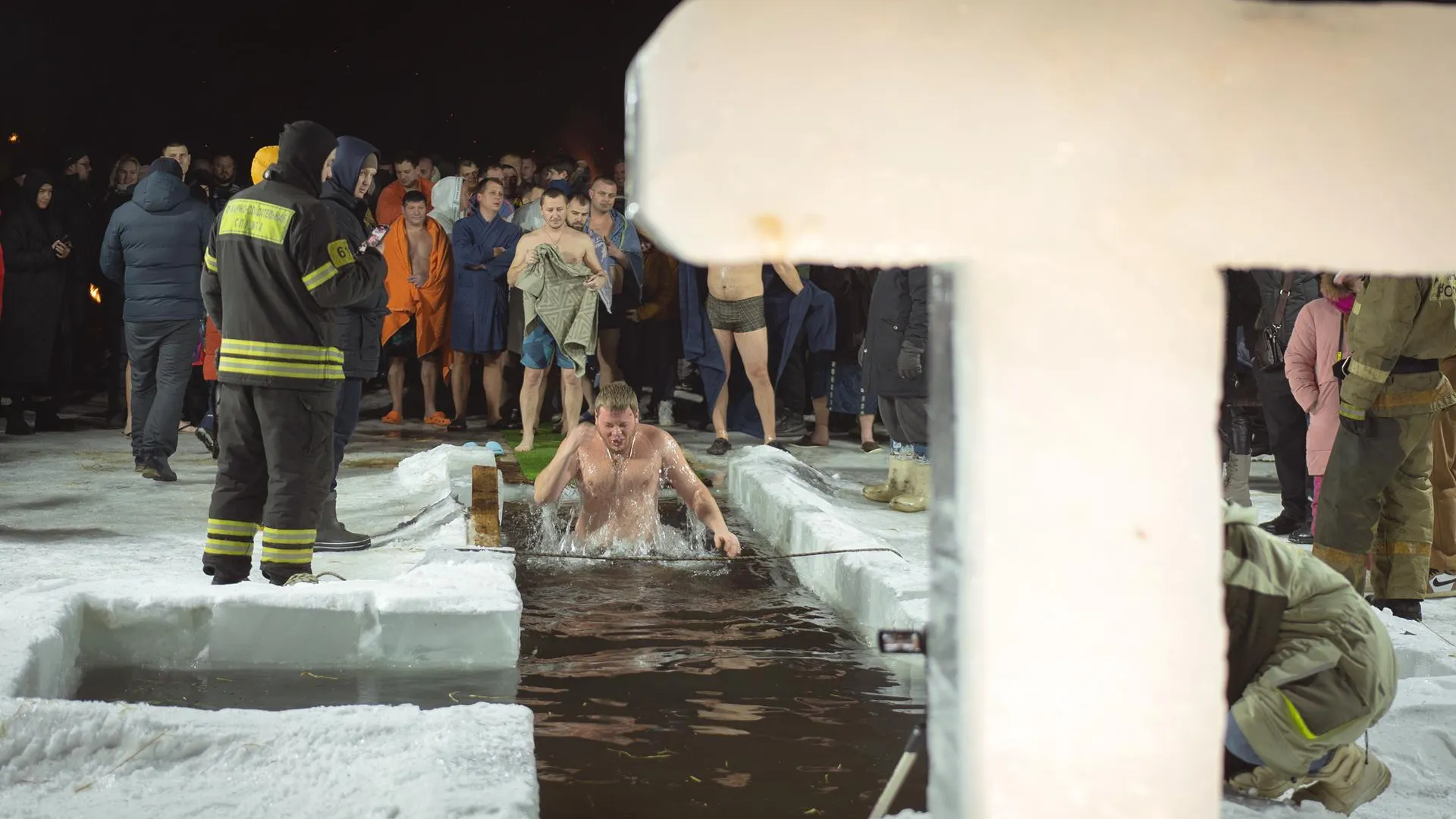 Врач Бурнацкая объяснила, кому не стоит окунаться в ледяную воду в Крещение