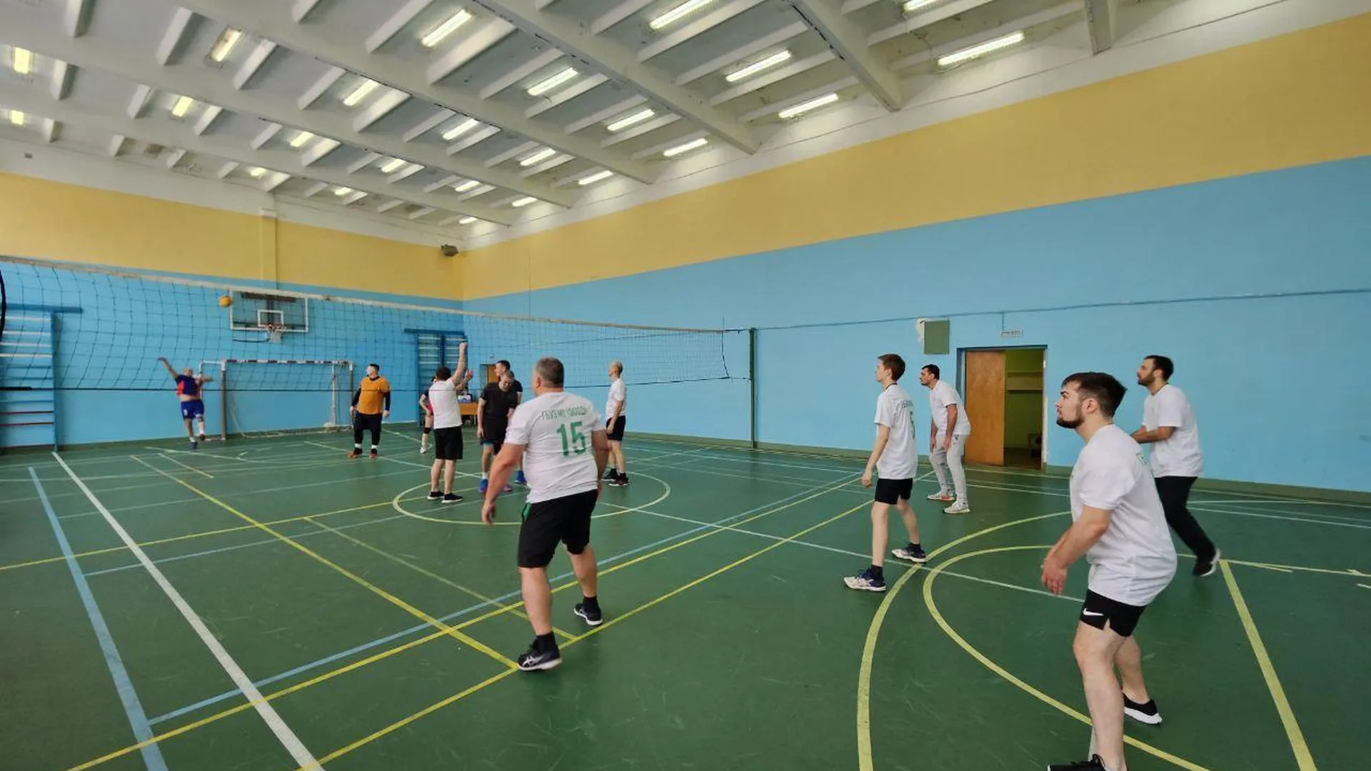 Команды онкодиспансера Подмосковья и Росгвардии сыграли в товарищеский матч по волейболу