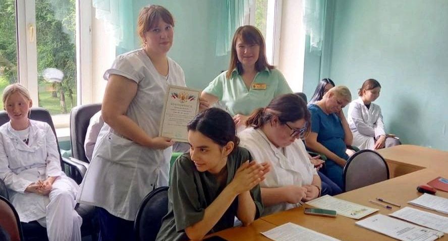 Балашихинская больница вручила студентам благодарственные письма за активную работу