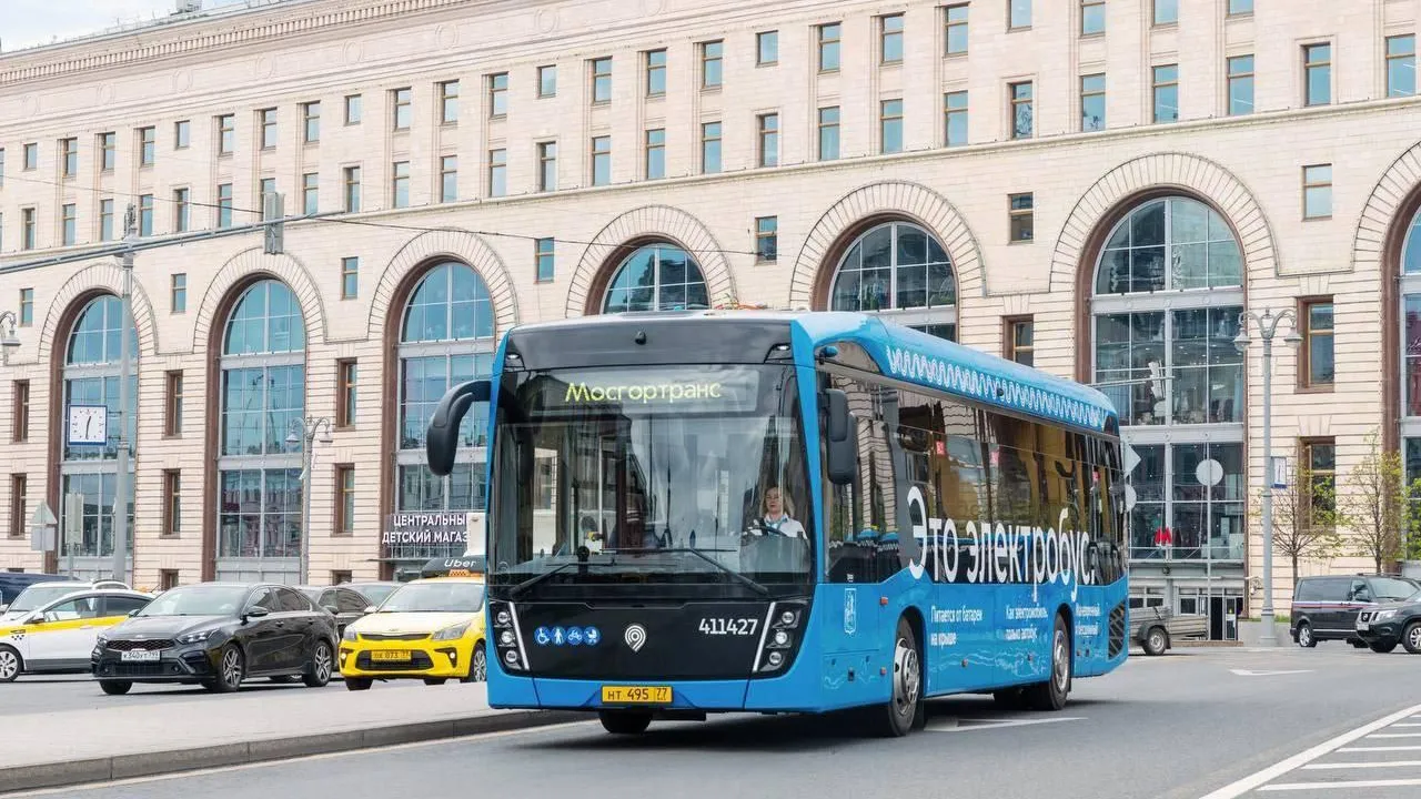 В Москве временно изменились схемы движения 13 автобусных маршрутов | РИАМО