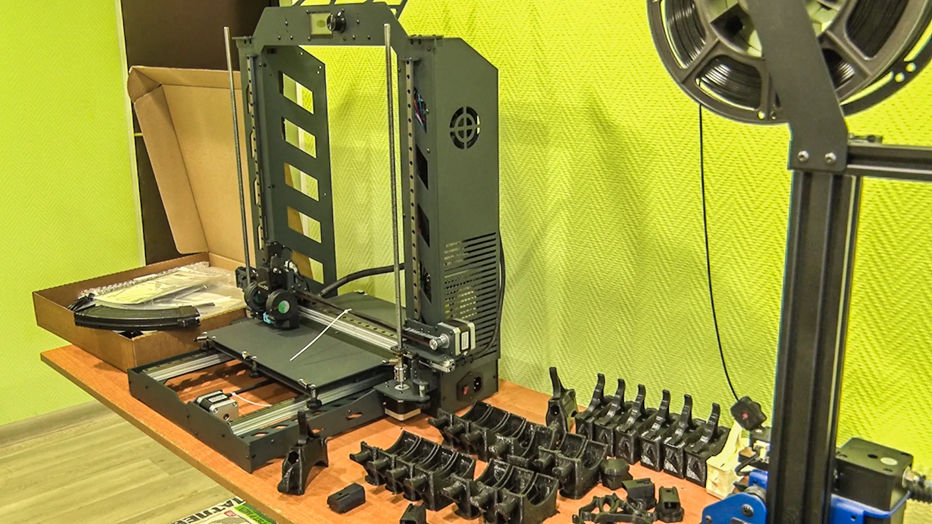 Союзу десантников в Клину подарили новый 3D‑принтер для производства экипировки в зону СВО