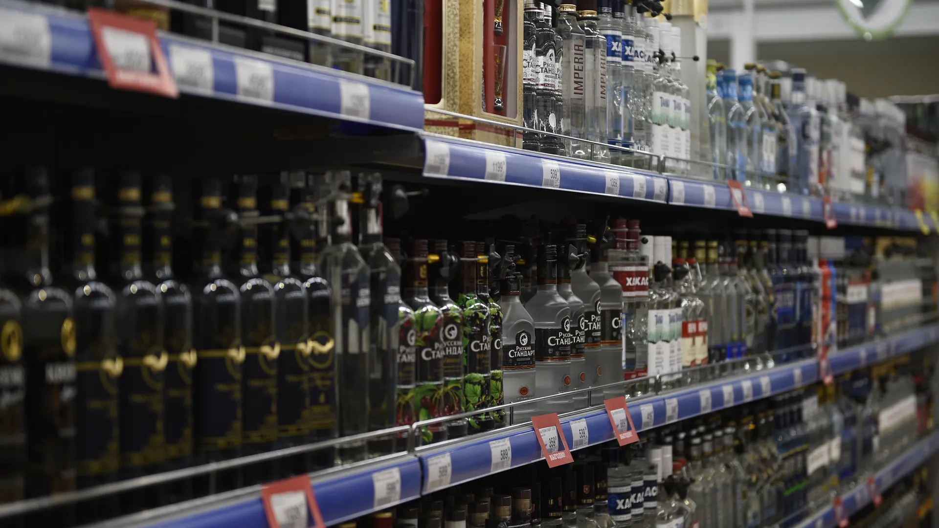 В Минфине не получали предложений о запрете продажи алкоголя молодежи