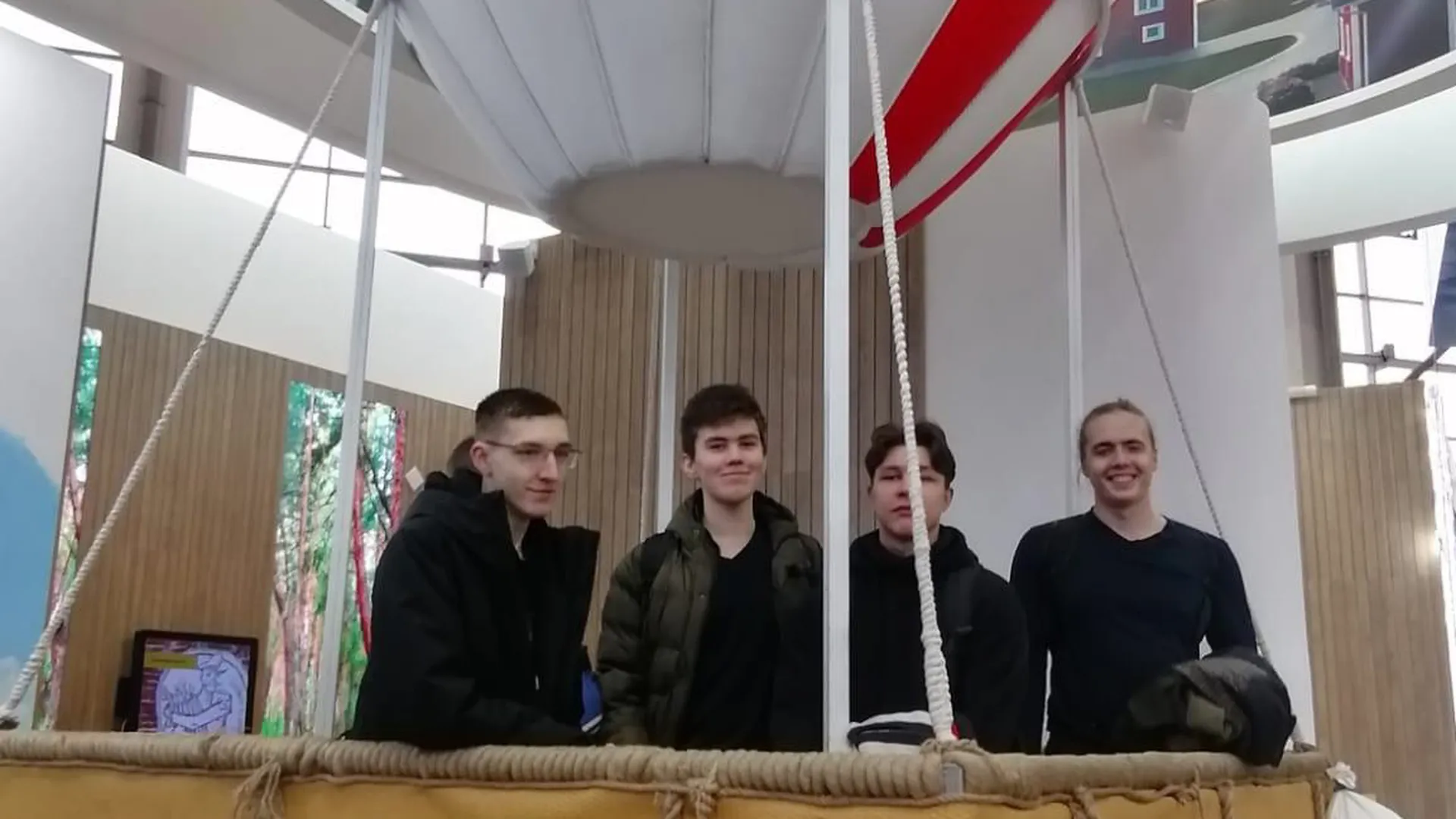 Студенты Павловского Посада совершили полет на воздушном шаре на выставке «Россия» на ВДНХ