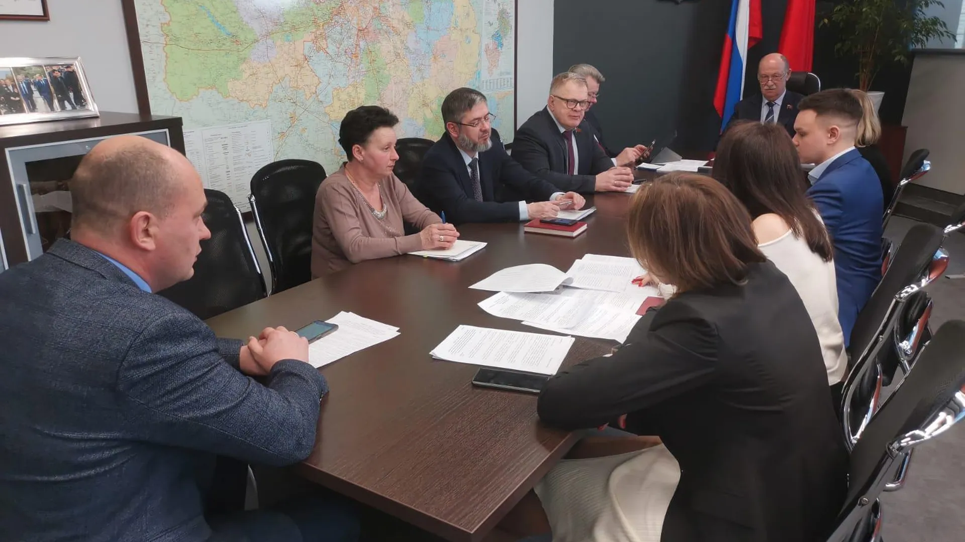 Зампред Мособлдумы Наумов поучаствовал в заседании комитета госвласти и безопасности