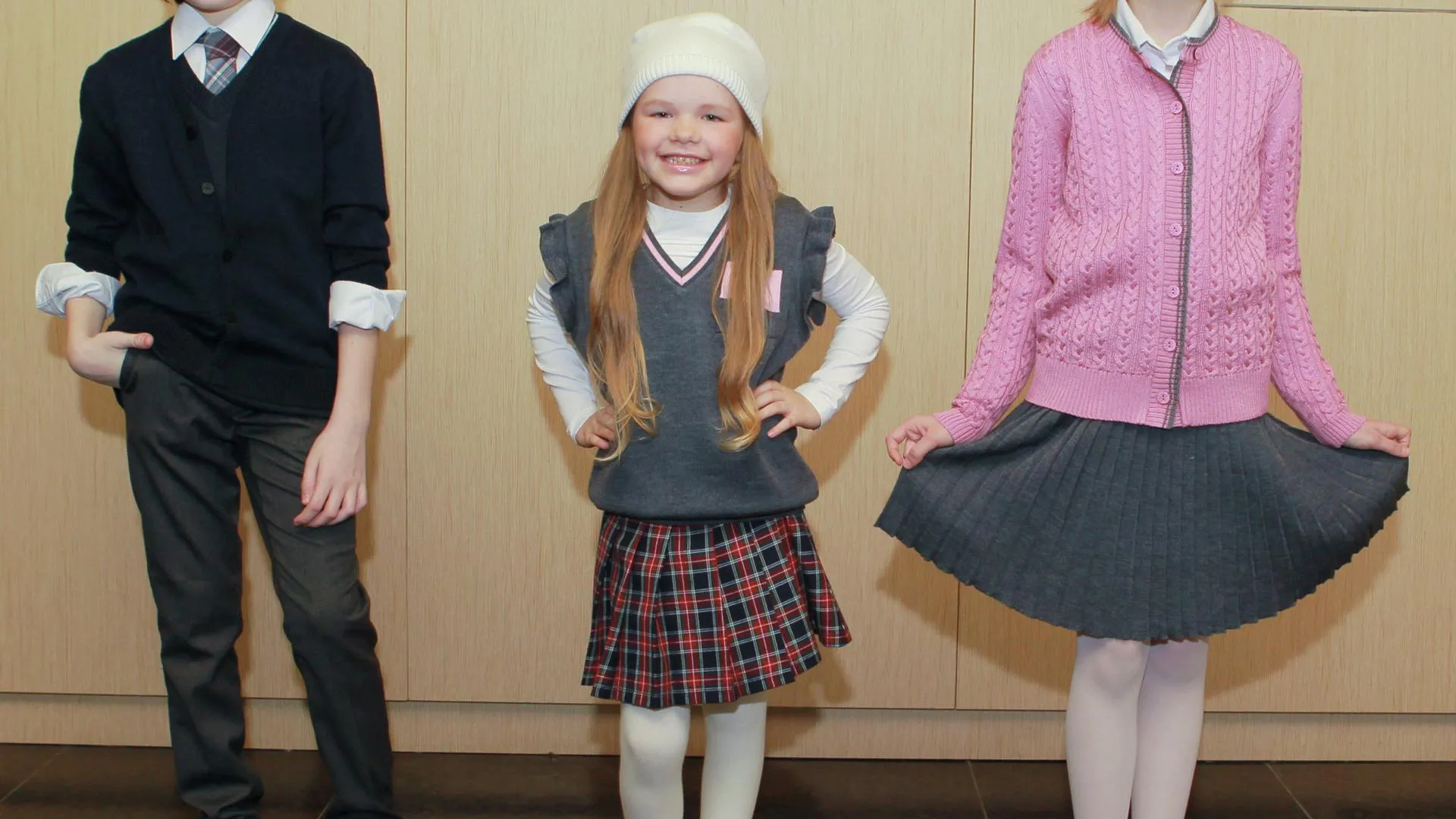 Одежда для первоклассницы. Образы в школу для подростков. Школьная одежда для подростков. Стильный образ ребенка на 1 сентября. Стильный образ первоклассницы.