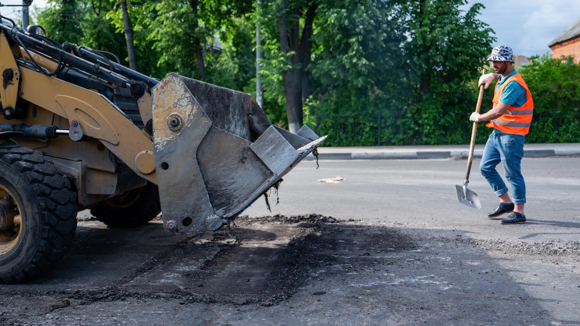 Порядка 20 муниципальных дорог отремонтируют в 2025 году в Ленинском округе