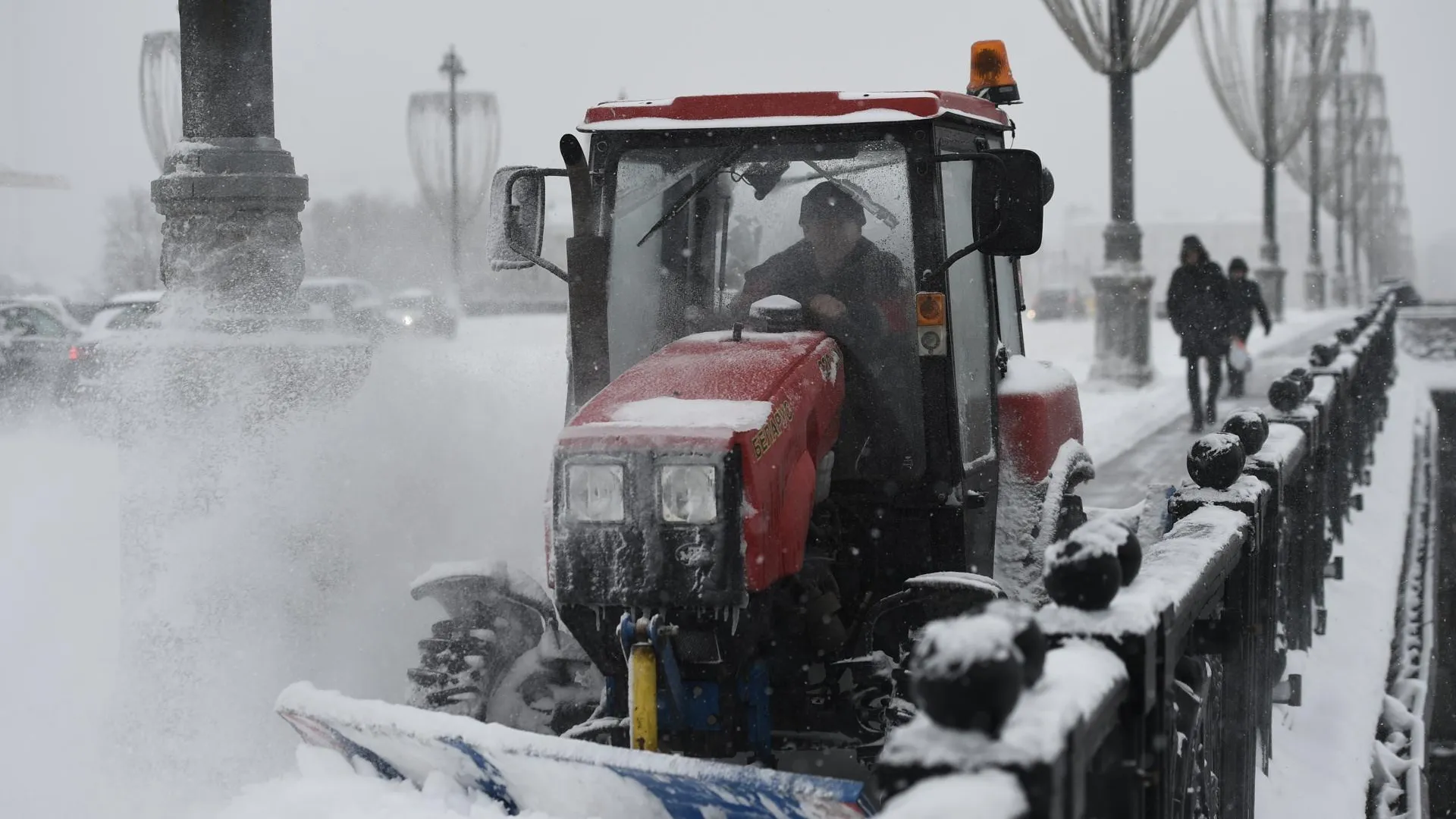 Около 2 млн кубометров снега вывезли с центральных улиц Москвы с начала зимы