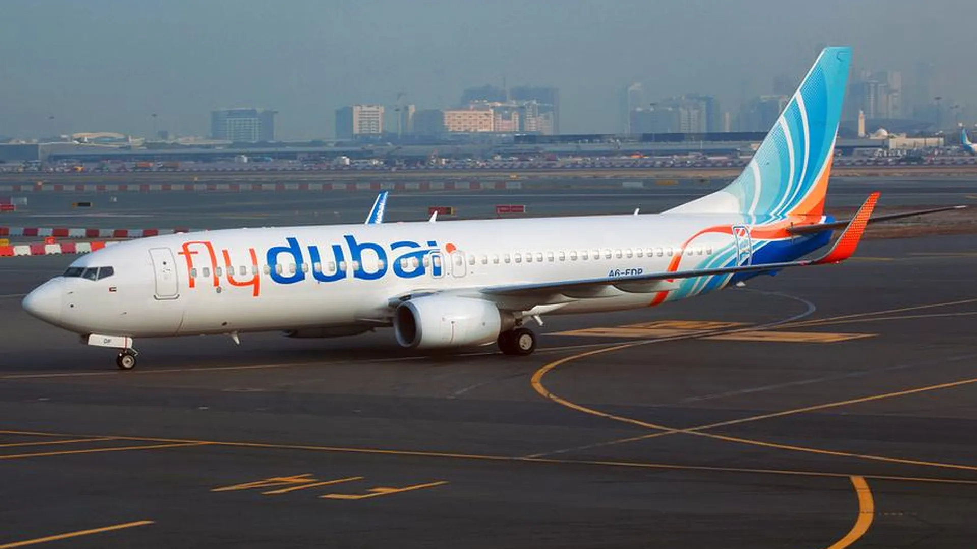 Авиакомпания Flydubai приостановила все вылеты из Дубая из-за урагана