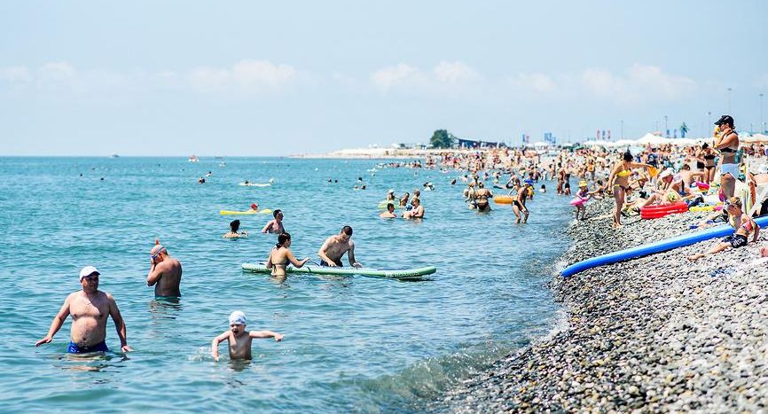 «Хоста» и «Приморский»: ученые назвали самые грязные пляжи Сочи