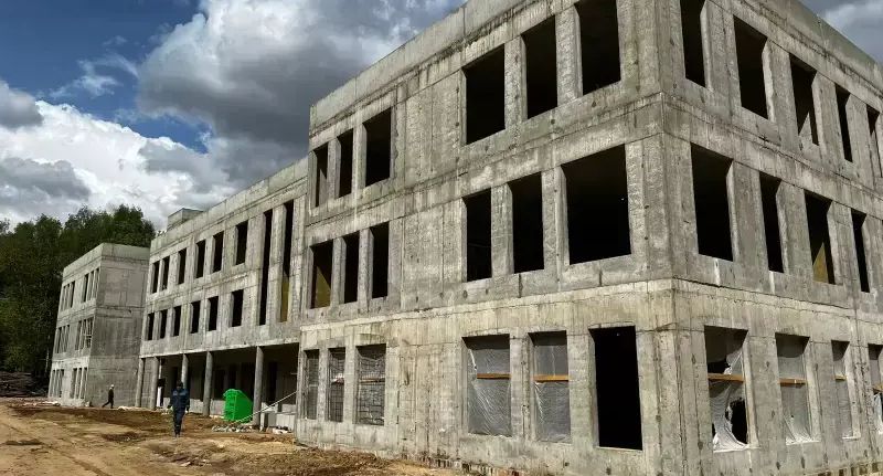Строители завершают возведение третьего этажа детсада на 320 детей в Химках