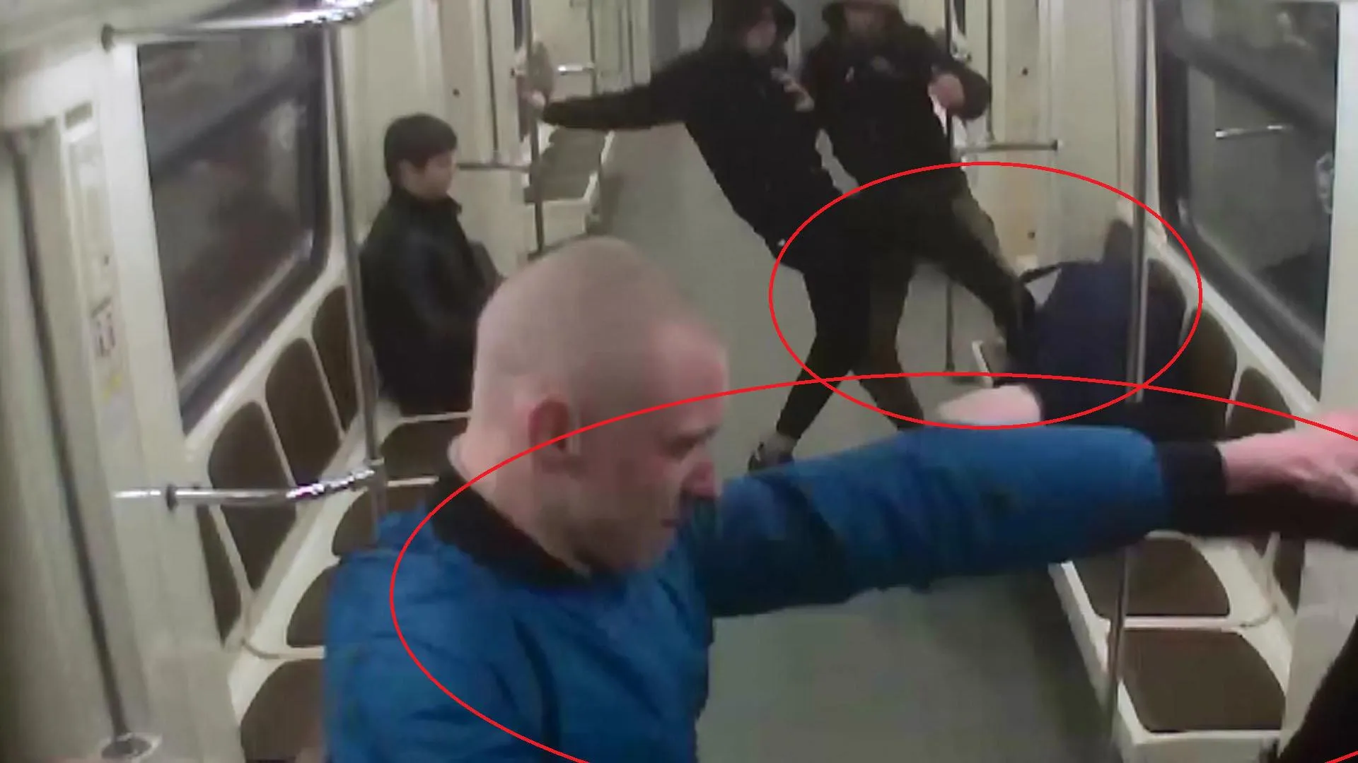 СК предъявил обвинение фанатам, которые устроили драку в вагоне метро