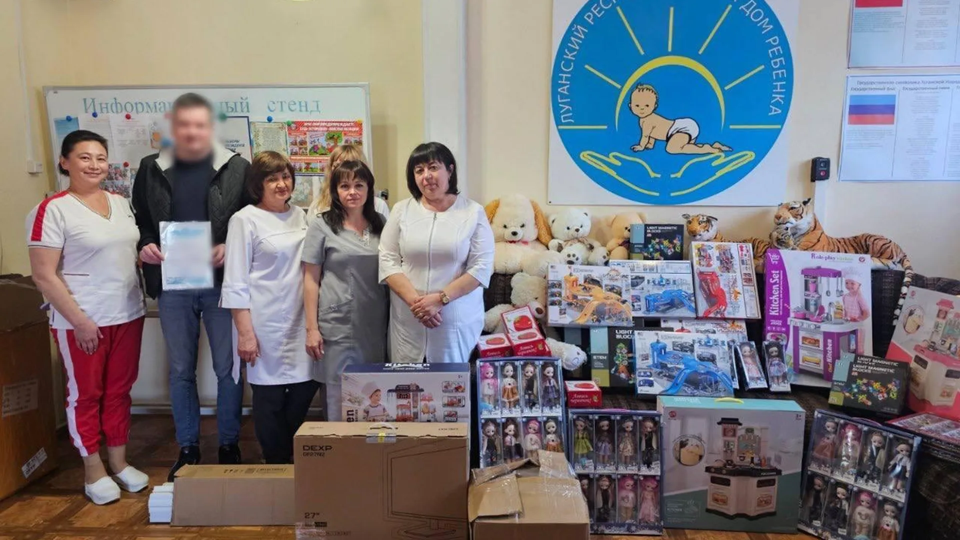 Депутат‑доброволец из Балашихи вместе с бойцами отвезли подарки детям‑сиротам Луганска