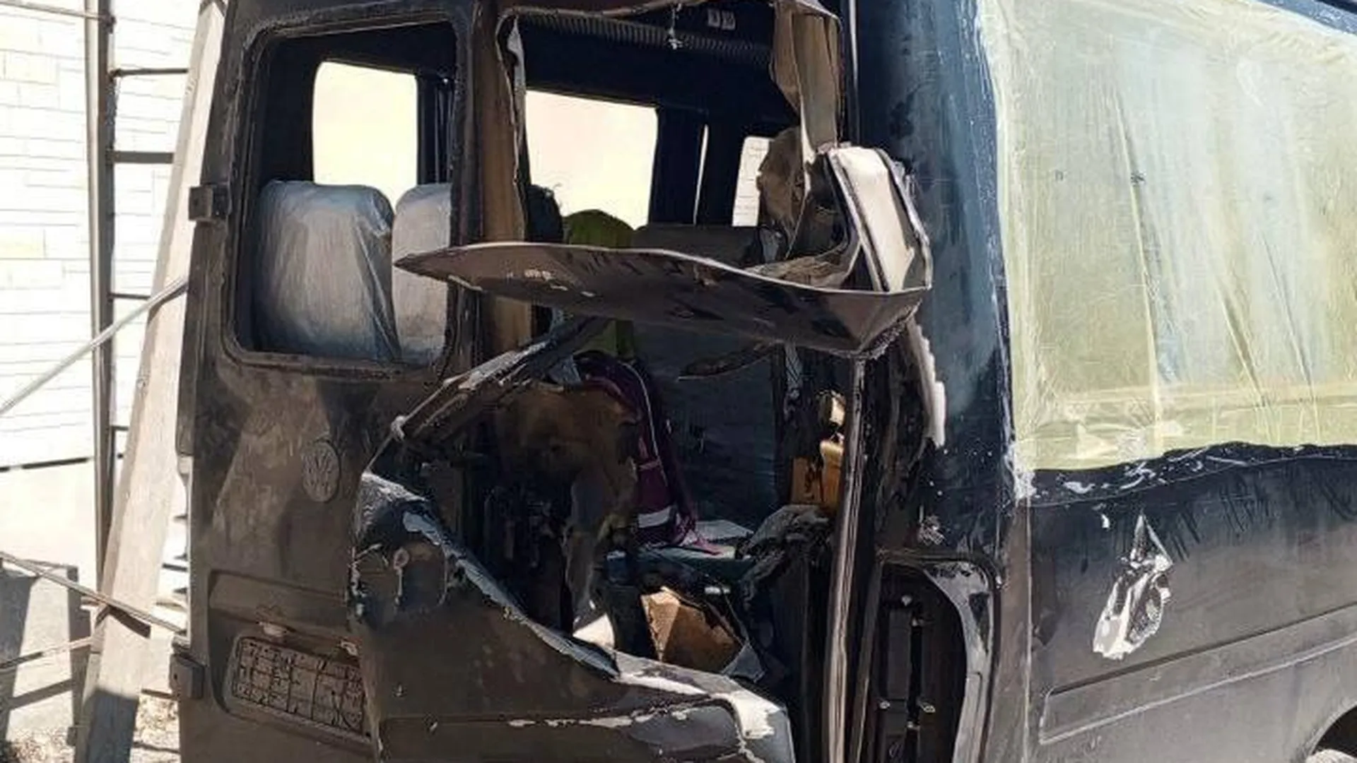 Беспилотник ВСУ атаковал автобус с рабочими в Херсонской области