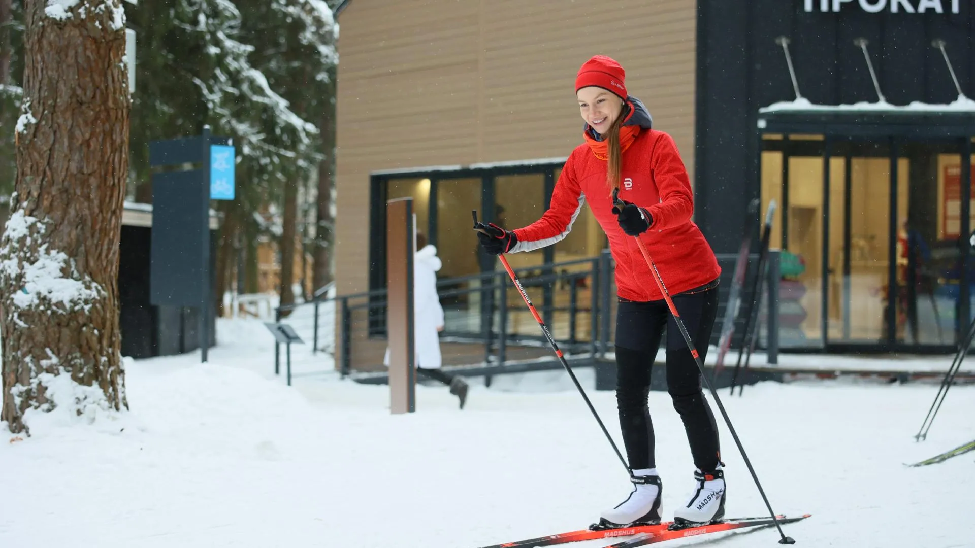 Открытую тренировку на лыжах для детей провели в Ольгинском лесопарке в Балашихе