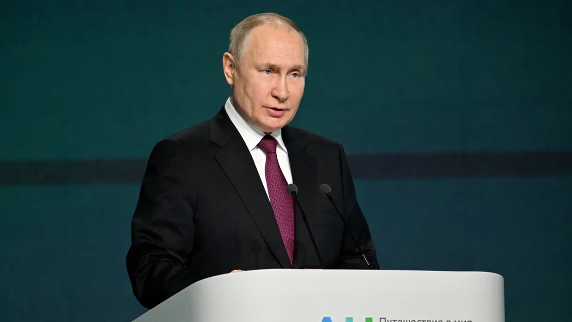 Путин поручил разработать рейтинг вузов по подготовке специалистов в сфере ИИ
