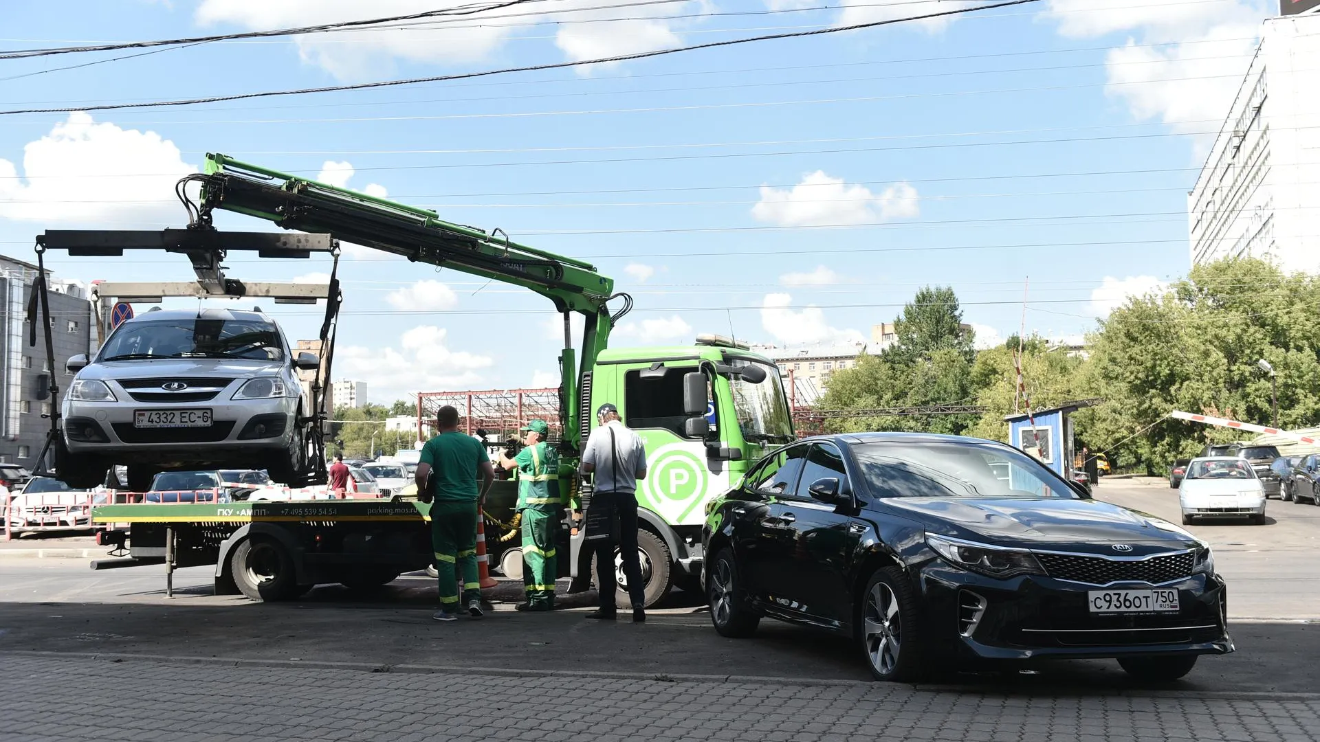 Больше всего машин в Москве за минувшие выходные эвакуировали с проспекта  Мира | РИАМО