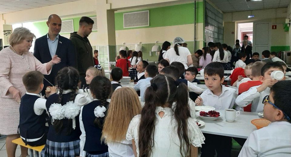 В Люберцах проверили качество питания в столовой гимназии