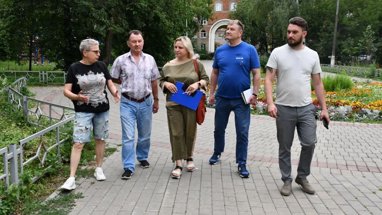 В Жуковском продолжаются пешие обходы по дворовым территориям