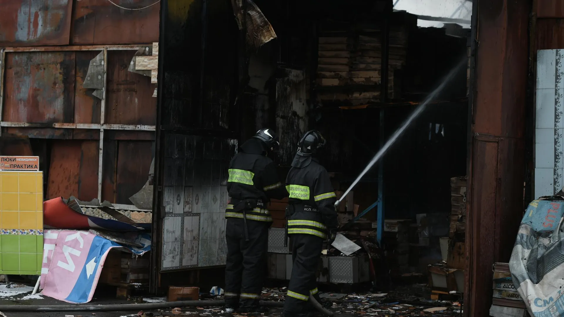 Видео пожара на строительном рынке в Балашихе появилось в Сети | РИАМО