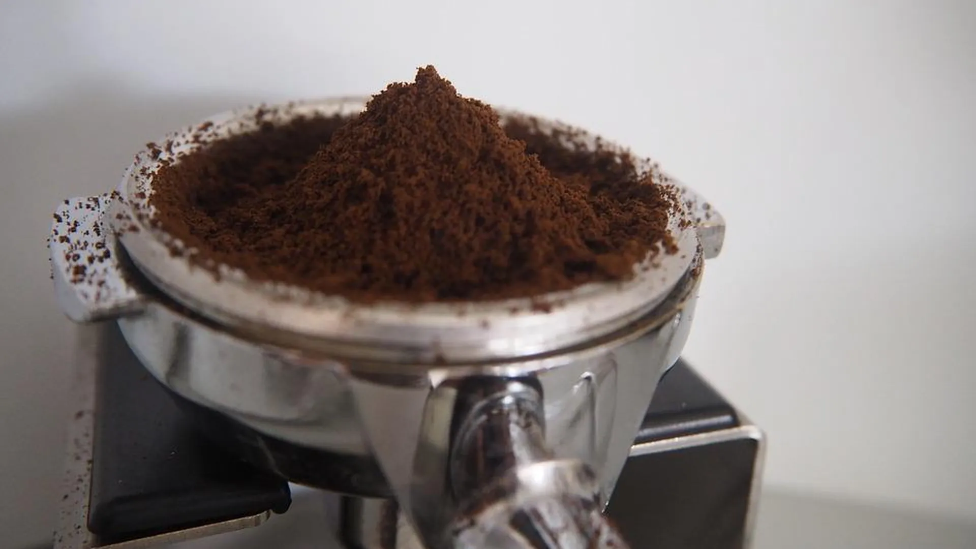 Молотый кофе для эспрессо. Молотый. Молотый кофе производство. Coffee Dirt SMOKEPING.