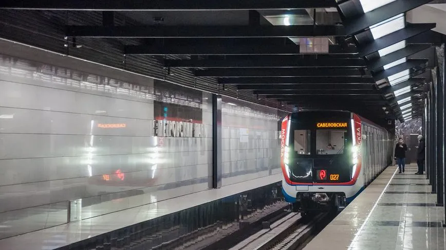 Сбой в движении поездов произошел на БКЛ метро