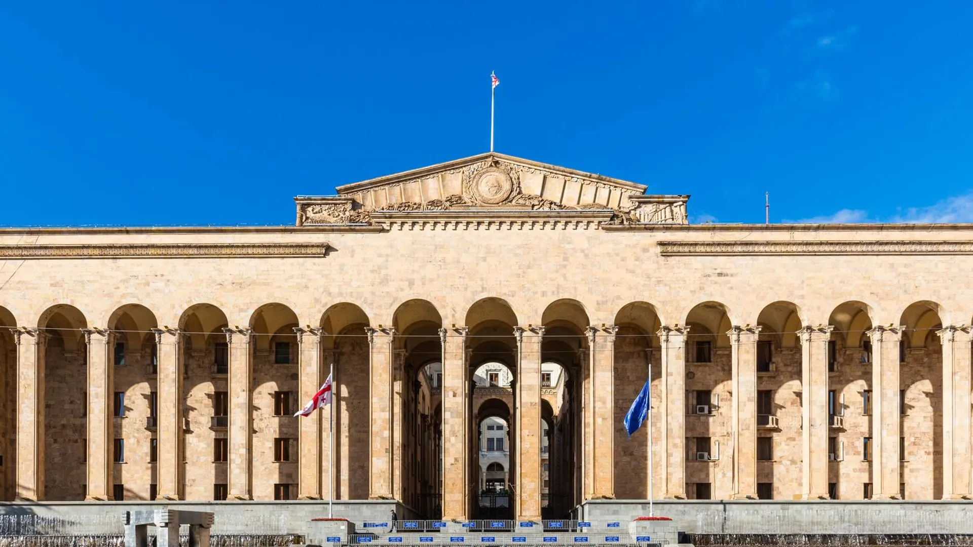 Парламент Грузии одобрил в первом чтении скандальный закон об иноагентах