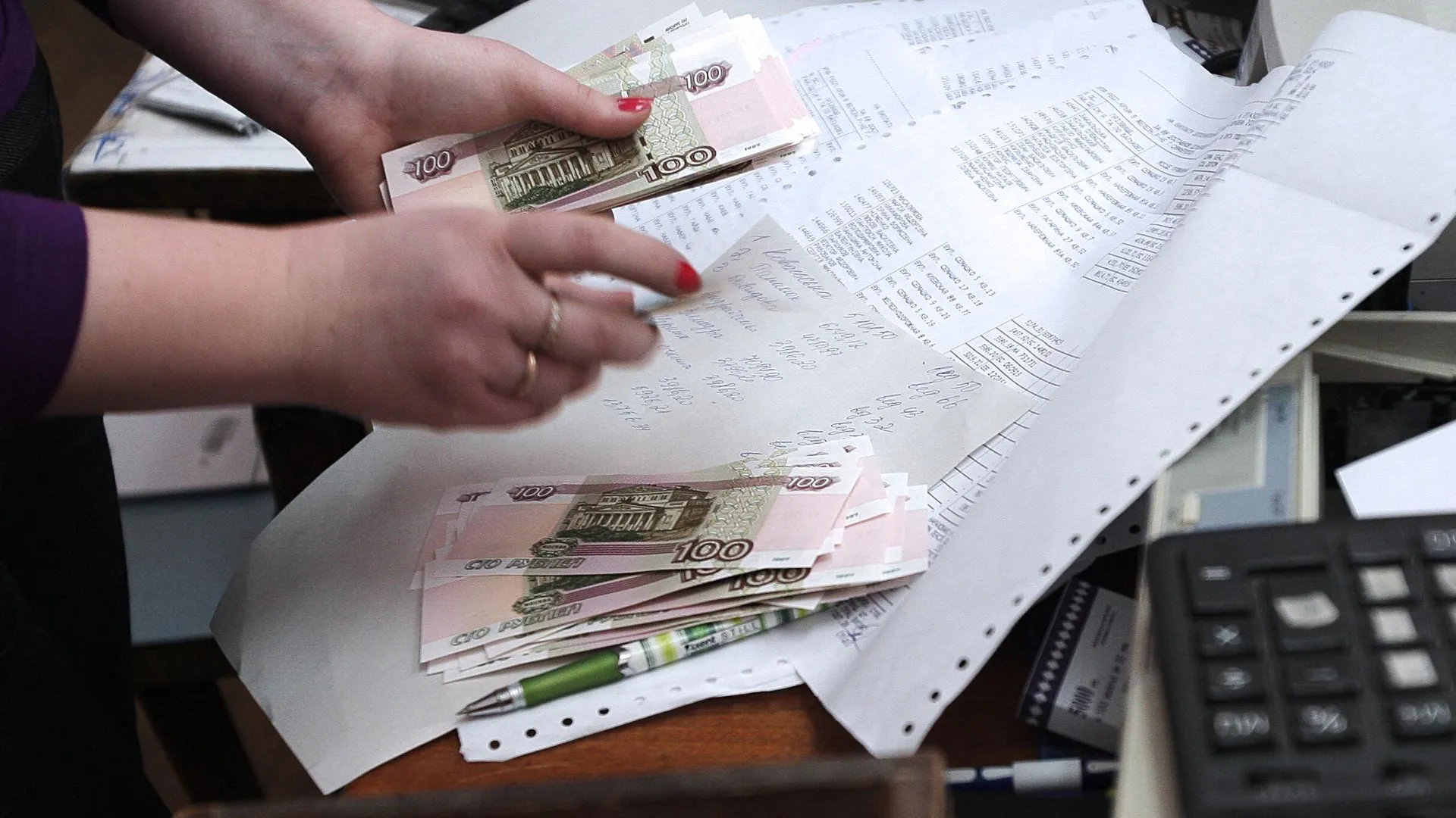 В РФ дополнительно направят 5,5 млрд рублей на повышение зарплат бюджетникам