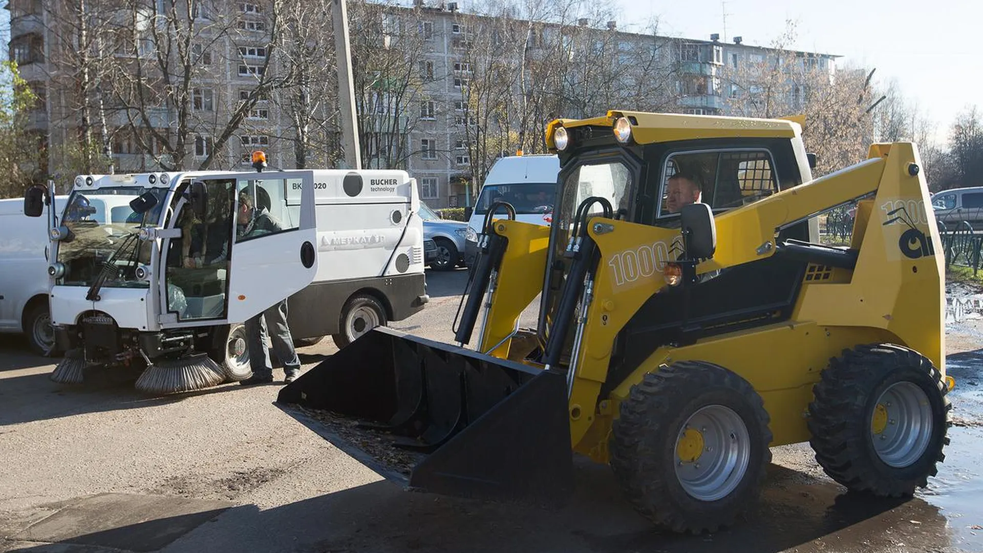 Более 7 тысяч дорожников приняли участие в субботнике в Подмосковье