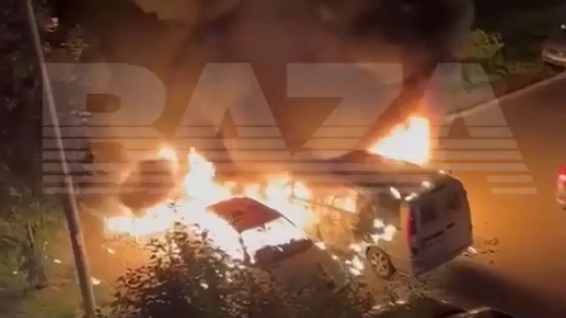 Baza: в Подмосковье сгорело 5 машин из‑за неудачного ремонта автомобиля