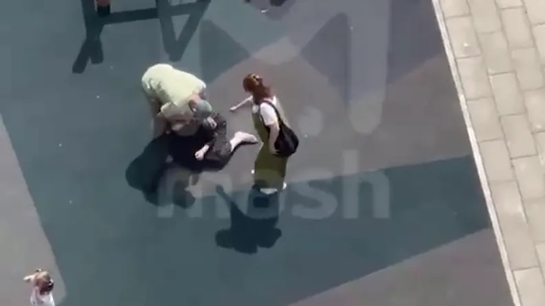 В Путилкове мигрант бил и душил девушку на детской площадке на глазах девочки