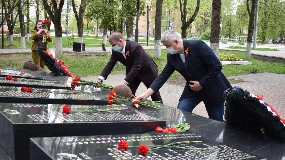 Депутаты Балашихи возложили цветы к памятникам воинской славы в День Победы