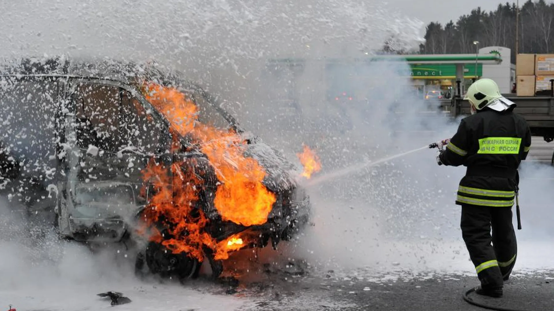 Автомобиль загорелся на внутренней стороне 79‑го км МКАД