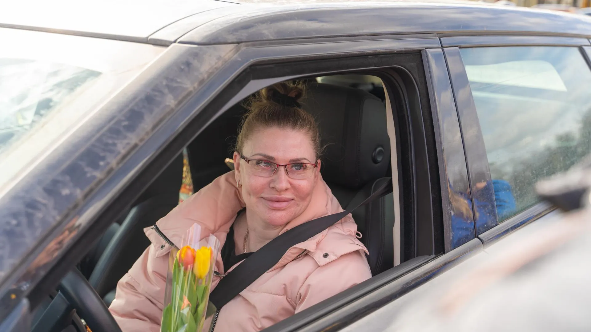 Автоледи Жуковского получили цветы в честь международного женского дня