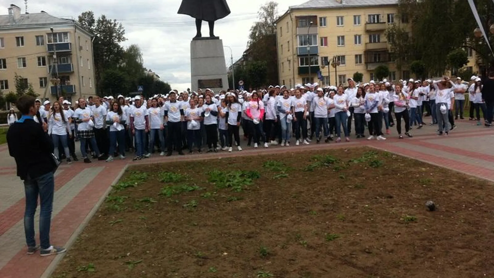 Полицейские в Серпухове приняли участие во флешмобе против наркотиков