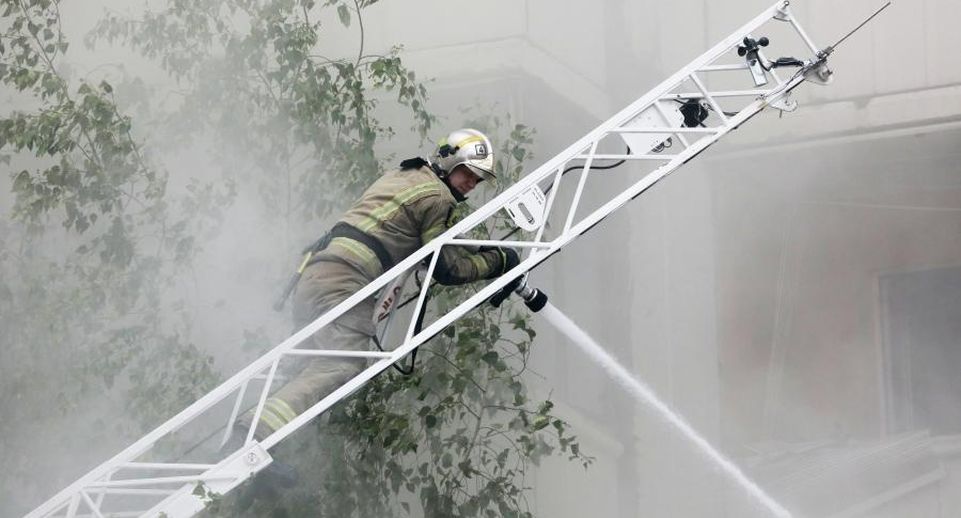 Под завалами многоэтажки в Белгороде произошел пожар