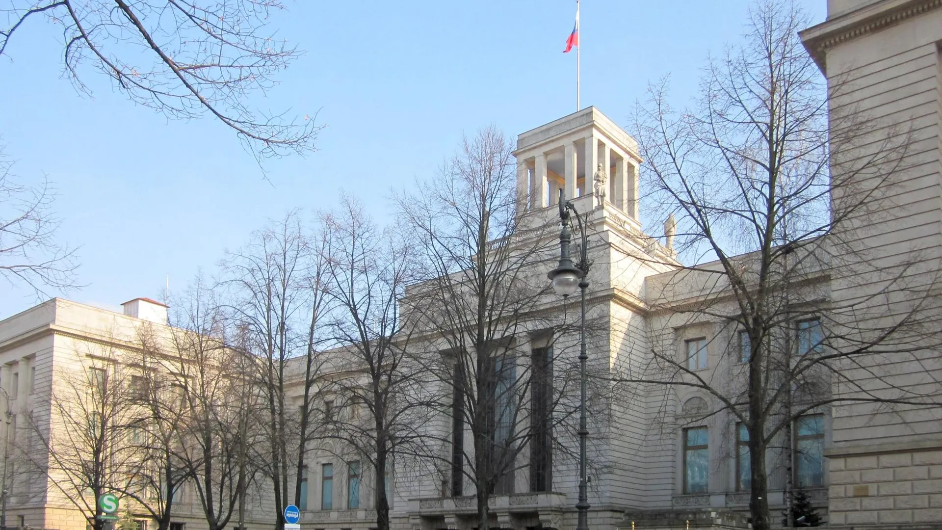 Посольство РФ в ФРГ назвало провокацией нападение на бывшее генконсульство