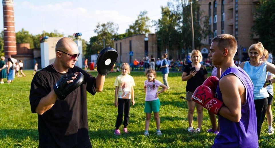 В подмосковном лагере провели мастер-класс по боксу для курян