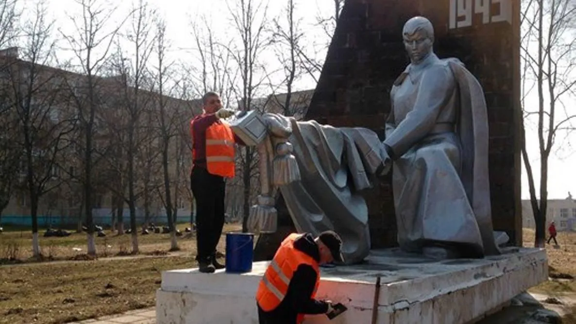 В Подмосковье приводят в порядок объекты памяти ВОВ к празднованию Дня Победы