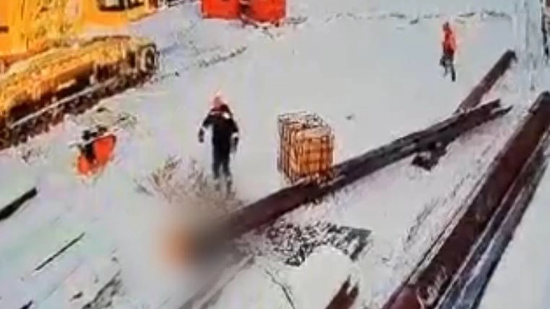 Упавший металлический шпунт убил рабочего на севере Москвы