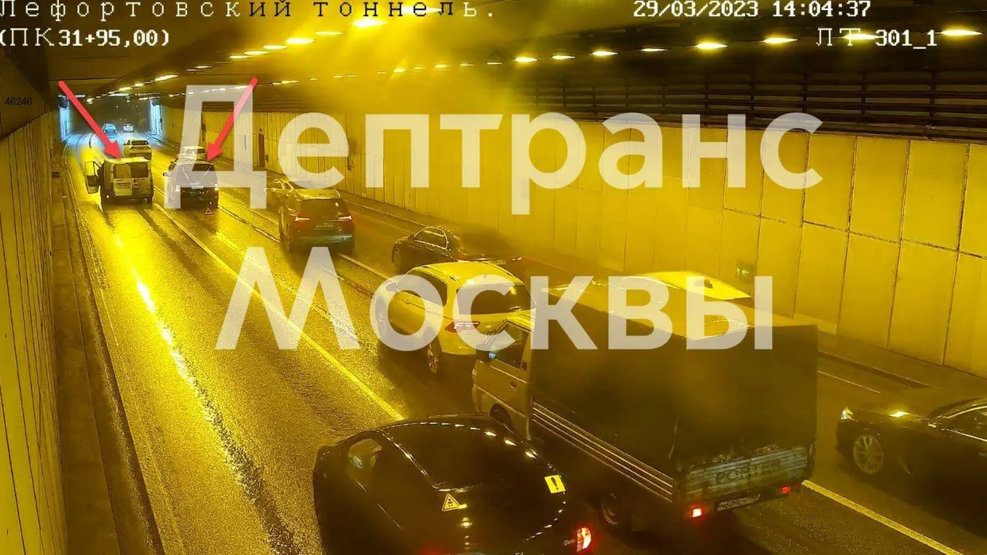 Два авто столкнулись на внешней стороне Лефортовского тоннеля в Москве |  РИАМО