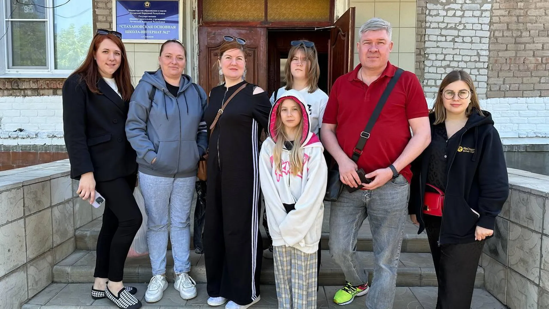 Предприниматели из Ленинского округа посетили детские дома Луганска