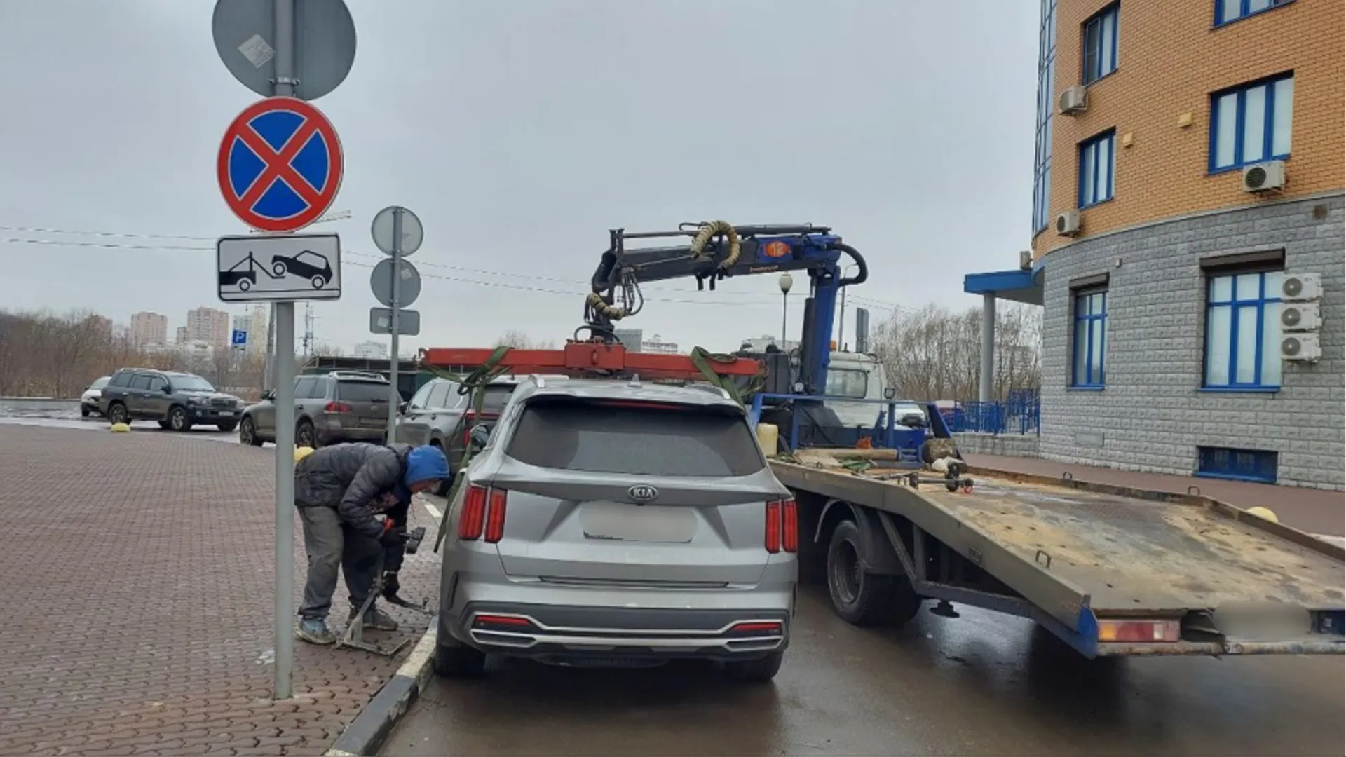 Новые дорожные знаки открыли проезд для мусоровоза в одном из дворов Реутова