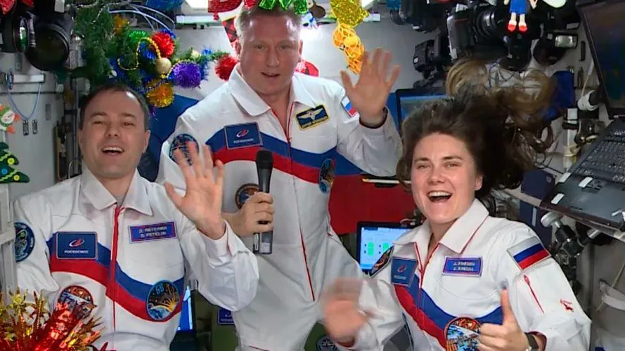 Экипаж МКС‑68 поздравил россиян с Новым годом