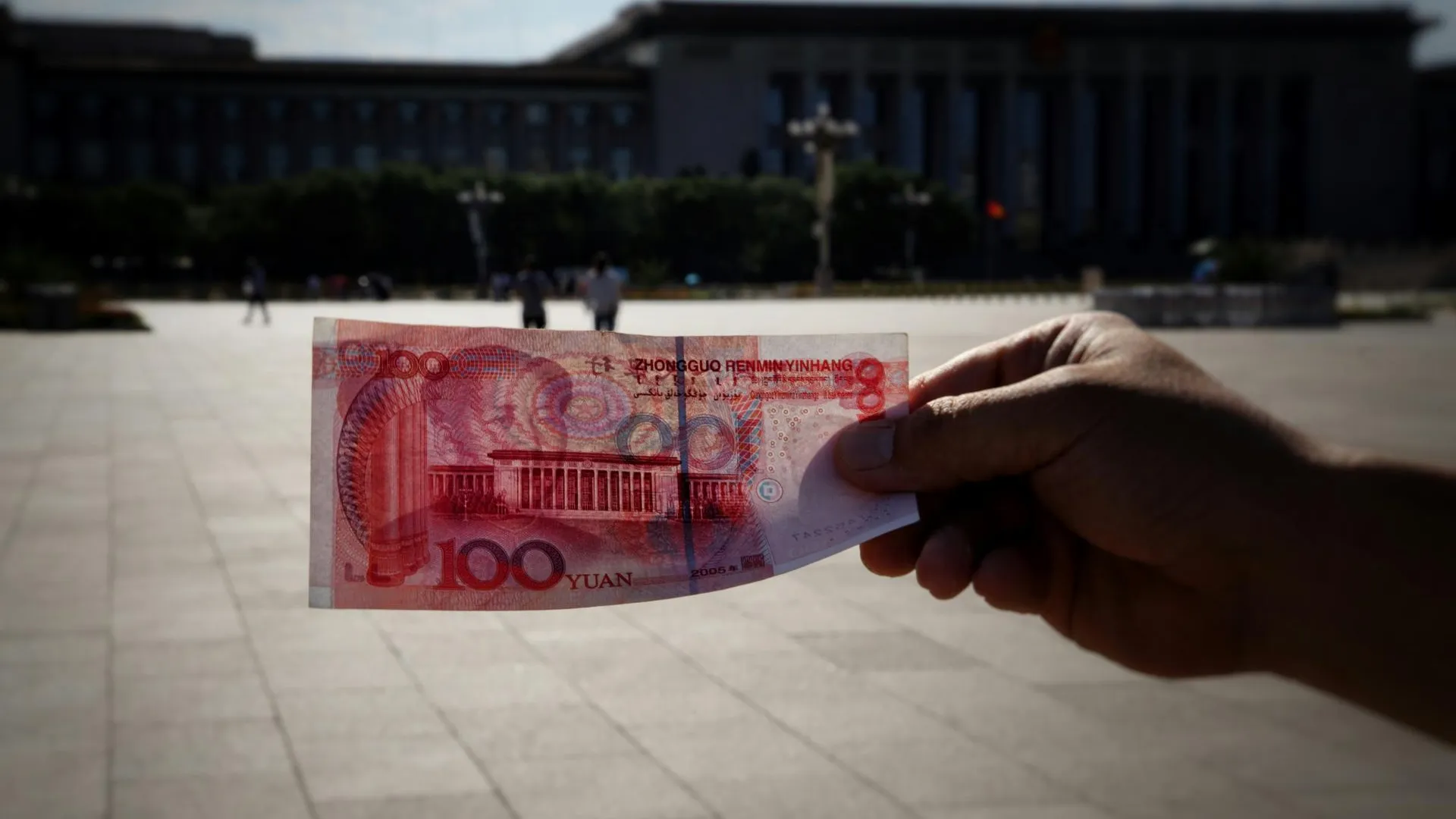 Эксперт Тимошенко: низкая волатильность юаня способствует его спросу в РФ
