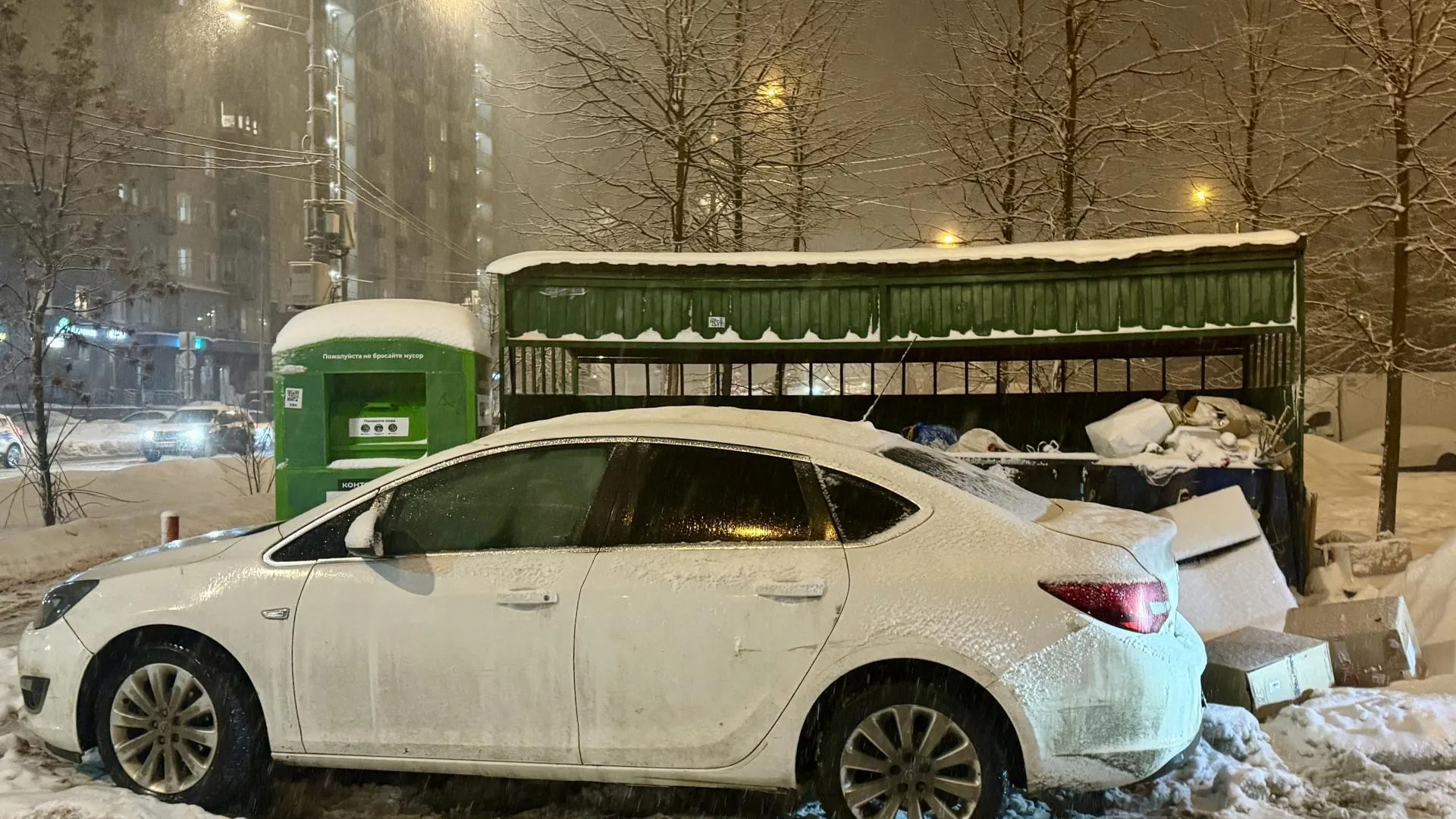 938 случаев парковки около контейнерных площадок зафиксировано в Подмосковье в январе