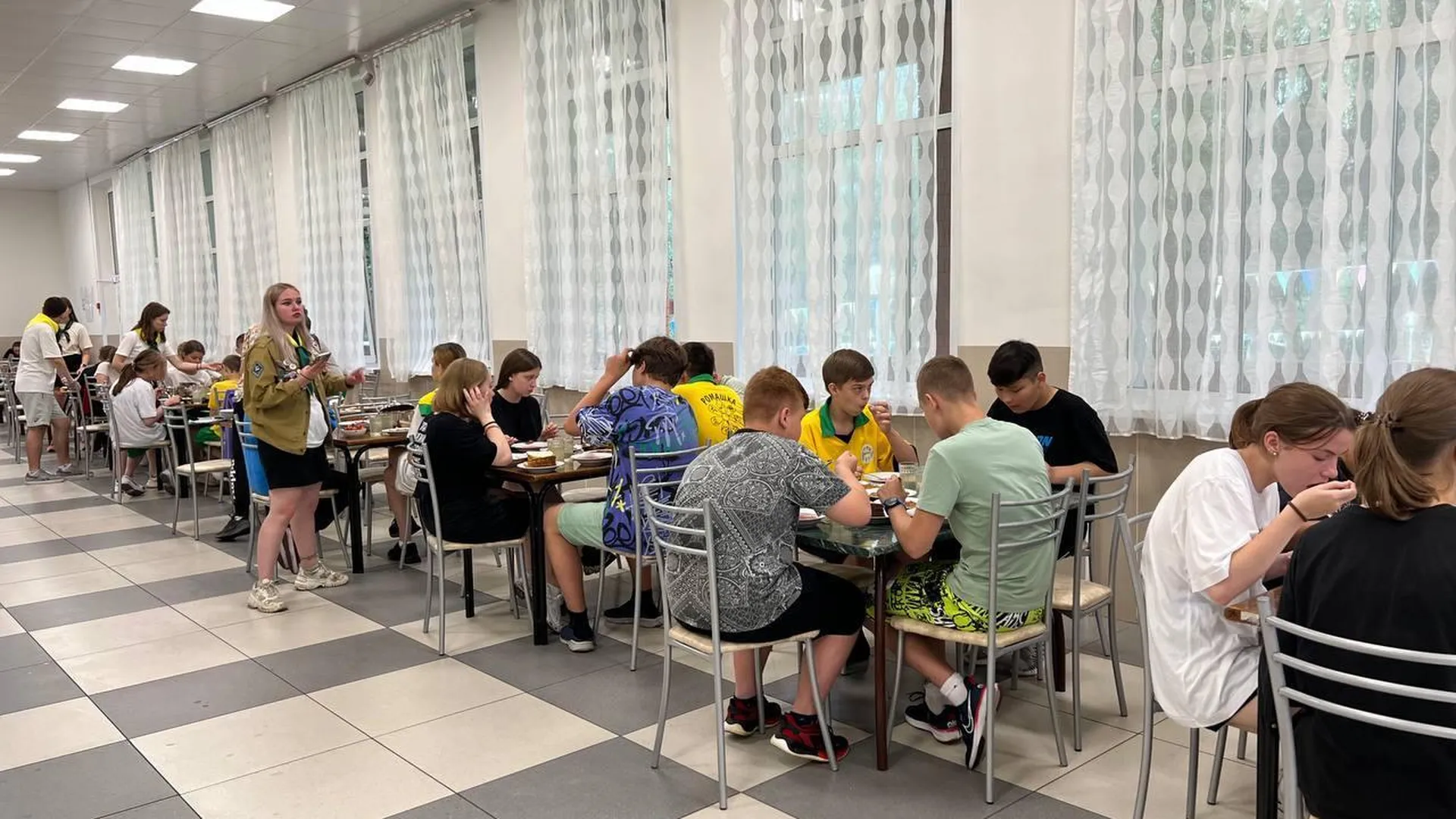 Комиссия положительно оценила качество питания в лагере «Ромашка» в Подольске