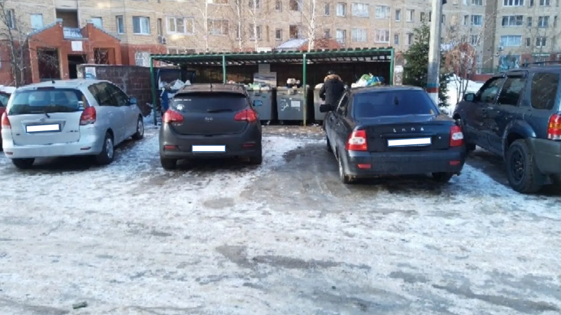 В Серпухове продолжаются рейды по выявлению запаркованности дворов