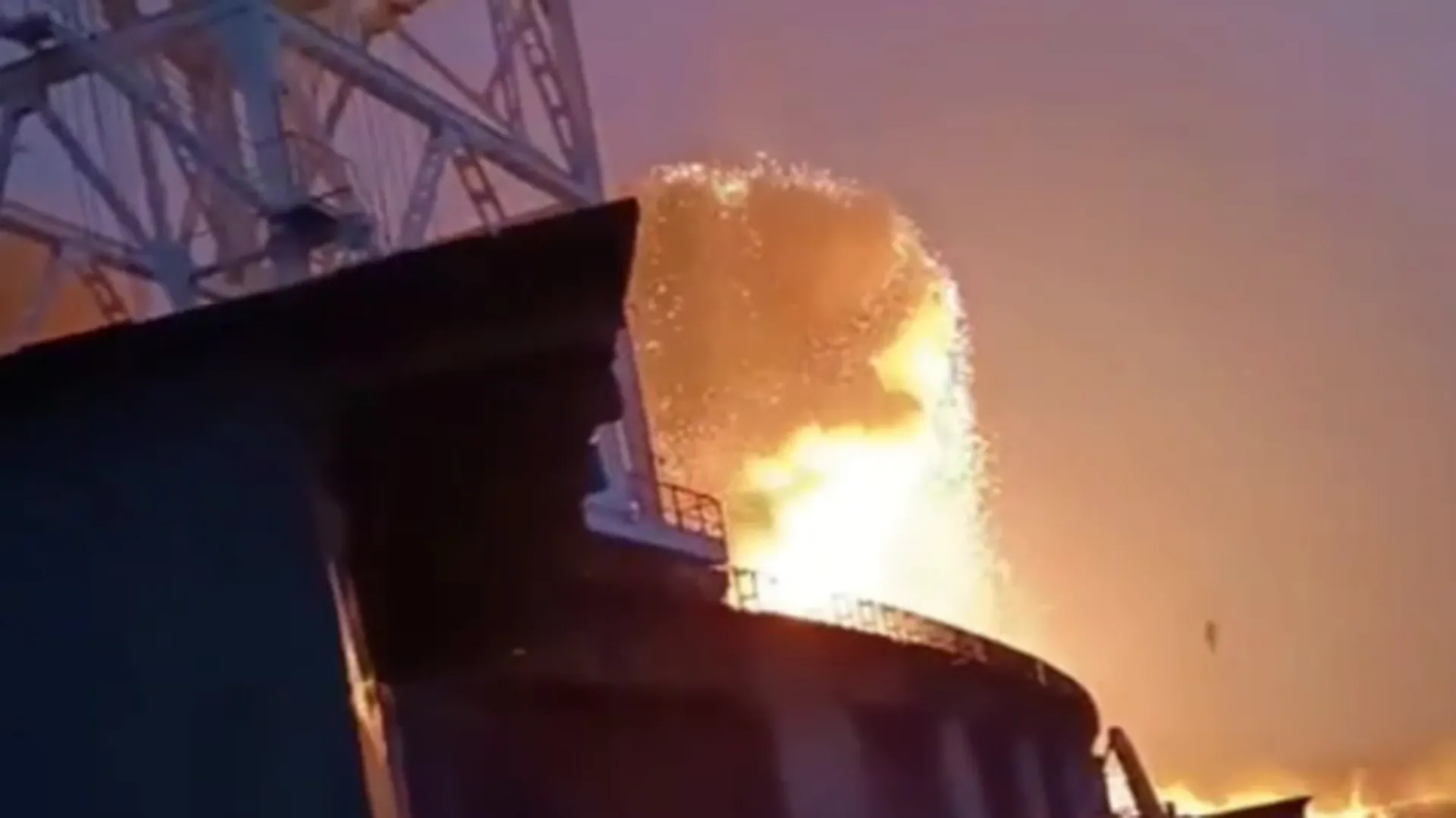 Видео ракетного удара по ДнепроГЭС появилось в Сети
